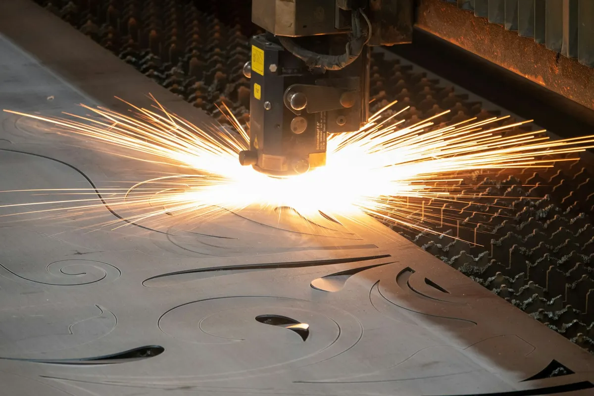 Prix d'une découpe laser inox : ce qui compte